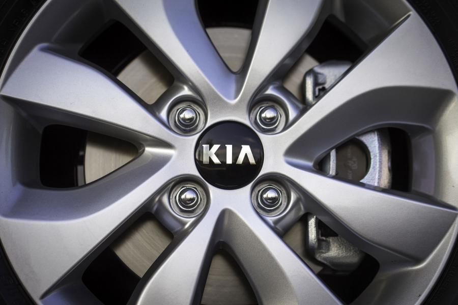  Kia Rio Sedan 2015 года  (US) (фото 19 из 27)